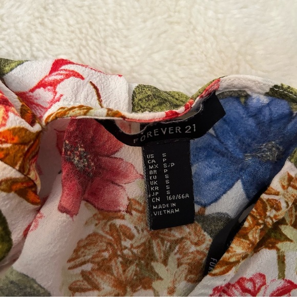 Size Small Forever 21 Floral Romper with Cutout A5 - Picture 4 of 4